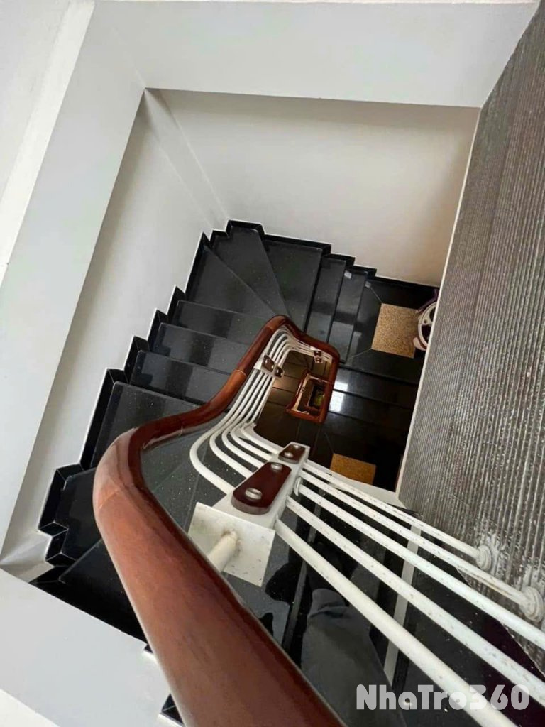 Nhà tôi cho thuê nhà hai cửa đi, mới, 93m2_ 4T; vỉa hè, Duy Tân-29 Tr