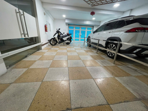 Cho thuê căn hộ mặt phố Thụy Khuê, 12tr/tháng. 80m, 2 ngủ, 1 VS. Có thang máy, ô tô tận cửa.