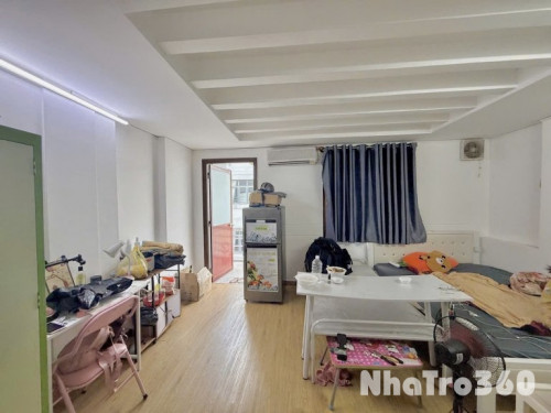 Cho thuê căn hộ ban công, Q10, đường Trần Thiện Chánh, gần ĐH Kinh Tế, ĐH Y Khoa, Vạn Hạnh Mall