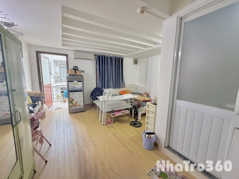 Cho thuê căn hộ ban công, Q10, đường Trần Thiện Chánh, gần ĐH Kinh Tế, ĐH Y Khoa, Vạn Hạnh Mall