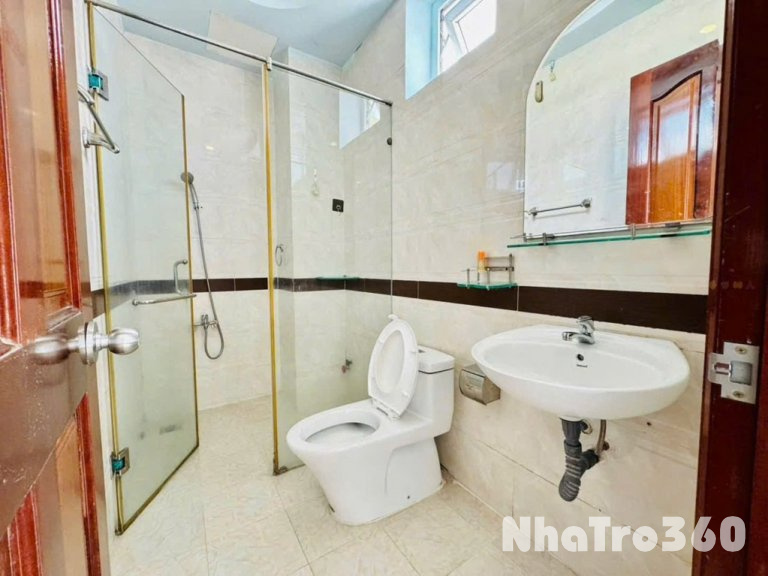 Căn hôh cửa sổ gần ĐH Nguyễn Tất Thành Q4