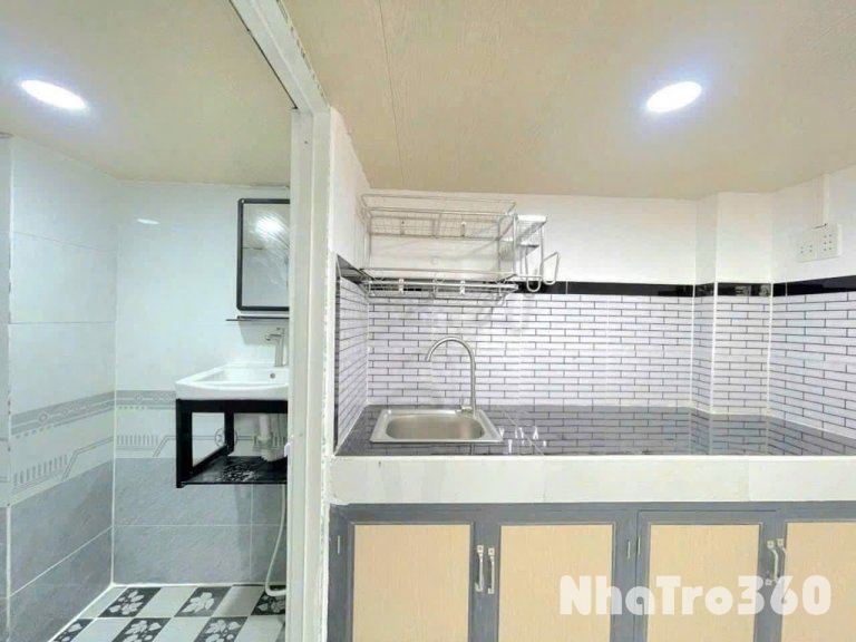 Thang máy, hầm xe, bảo vệ, đủ nội thất, rẻ, tự do