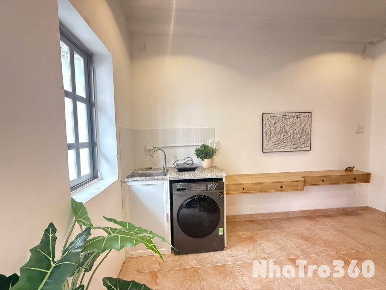 CĂN HỘ BAN CÔNG FULL NỘI THẤT QUẬN 1 GẦN CẦU ĐIỆN BIÊN PHỦ