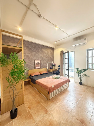 CĂN HỘ BAN CÔNG FULL NỘI THẤT QUẬN 1 GẦN CẦU ĐIỆN BIÊN PHỦ
