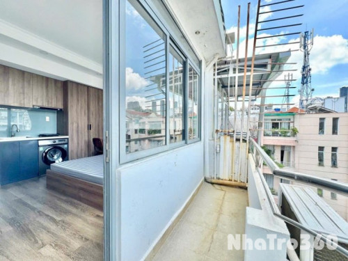Phòng ngủ studio ban công thoáng mát view bờ sông ngay Hoàng Sa