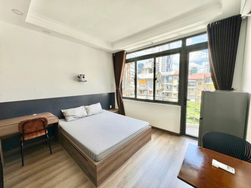 Phòng ngủ studio ban công thoáng mát view bờ sông ngay Hoàng Sa