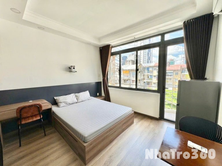 Phòng ngủ studio ban công thoáng mát view bờ sông ngay Hoàng Sa