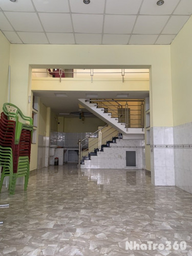 Cho thuê nhà nguyên căn 2,5 tấm rộng đường lớn
