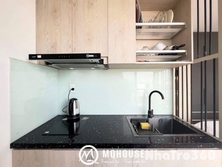 Ban công thoáng, thang máy, máy giặt riêng 🛋️ Full nội thất, dọn vào ở ngay 🚪 Khoá từ, PCCC, mặt tiền đường lớn ⏰ Giờ giấc tự do, tiện qua Q3, Q5, Q8 🎉 Ưu đãi tốt cho khách thuê dài hạn  📞 Gọi/Zalo: 0794499929 (Viên Ivan Unitegroup) 👉 Xem phòng – Tìm căn 