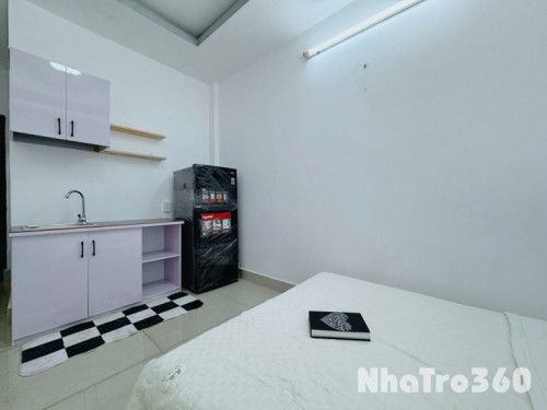 Studio cửa sổ full nội thất