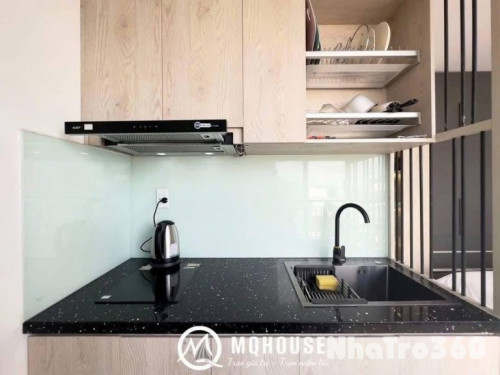 Ban công thoáng, thang máy, máy giặt riêng 🛋️ Full nội thất, dọn vào ở ngay 🚪 Khoá từ, PCCC, mặt tiền đường lớn ⏰ Giờ giấc tự do, tiện qua Q3, Q5, Q8 🎉 Ưu đãi tốt cho khách thuê dài hạn  📞 Gọi/Zalo: 0794499929 (Viên Ivan Unitegroup) 👉 Xem phòng – Tìm căn 