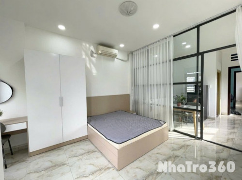 Căn hộ tách bếp sạch sẽ - mới - giá cả hợp lý ngay quận 1, bancol đón nắng, gần UEH, Đại học Hoa Sen