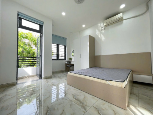 Cho thuê căn hộ 1 Phòng ngủ Ban công Q1 gần cầu Bông, chợ Tân Định, nhà thờ Tân Định
