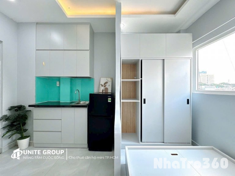 Căn hộ mới, ban công thoáng mát, Full nội thất Q1