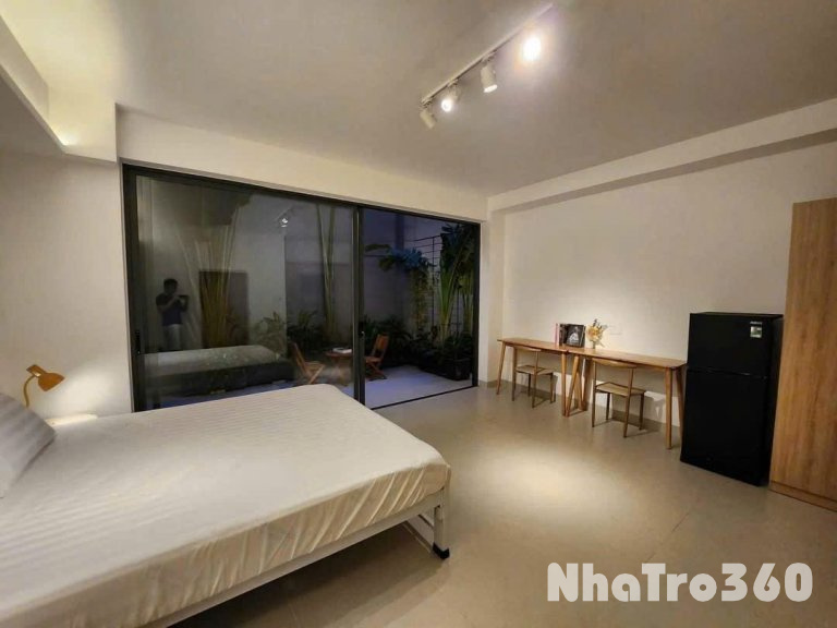 STUDIO MỚI FULL NỘI THẤT BAN CÔNG, CỬA SỔ THOÁNG MÁT, GẦN LOTTE MART, CRESCENT MALL, TDTU, RMIT