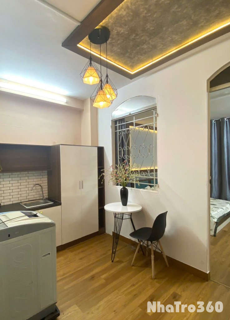 Căn hộ tách bếp có máy giặt riêng ngay quận 1, cửa sổ đón nắng, gần Đại học UEH, Hoa Sen