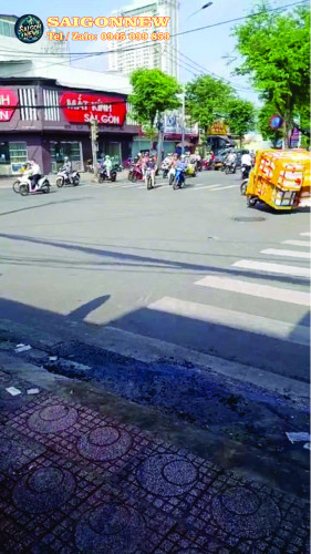 CHO THUÊ VỈA HÈ BÁN SÁNG NGAY NGÃ 4 ĐÈN ĐỎ ĐƯỜNG LÊ VĂN LƯƠNG + NGÔ THỊ BÌ (ĐƯỜNG SỐ 15 CŨ), Q.7 GIÁ 3 TRIỆU.
