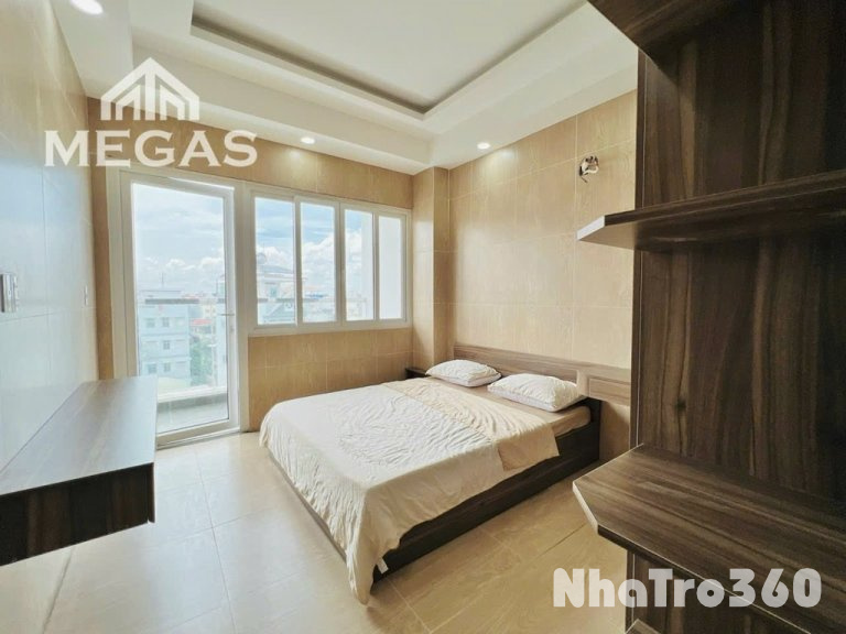 Full nội thất, cửa sổ, bancol, thang máy