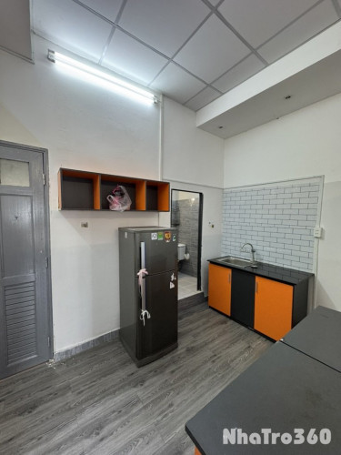 Phòng ngủ Tách Bếp,WC, có Bancol, mặt tiền Sân Bay
