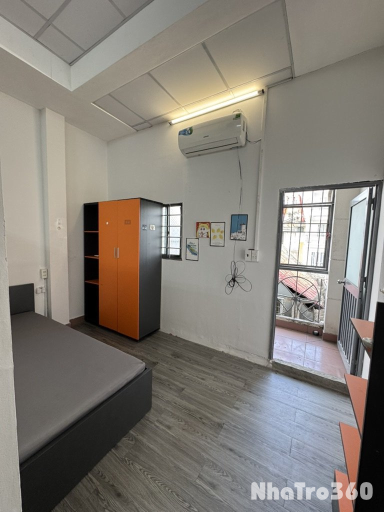 Phòng ngủ Tách Bếp,WC, có Bancol, mặt tiền Sân Bay