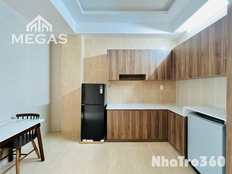 Full nội thất, cửa sổ, bancol, thang máy