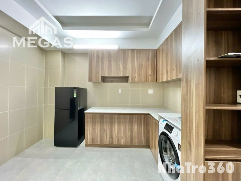 Full nội thất, cửa sổ, bancol, thang máy