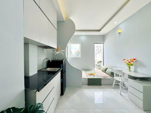 Cho thuê căn hộ ban công, Q1, Đường Nguyễn Văn Cừ, gần ĐH Sài Gòn, ĐH Sư Phạm, Cầu Nguyễn Văn Cừ