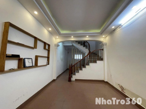 Cho thuê nhà nguyên căn ngõ 95 Chùa Bộc 50m2 x 4 tầng, 4 ngủ, 3 wc.16 triệu