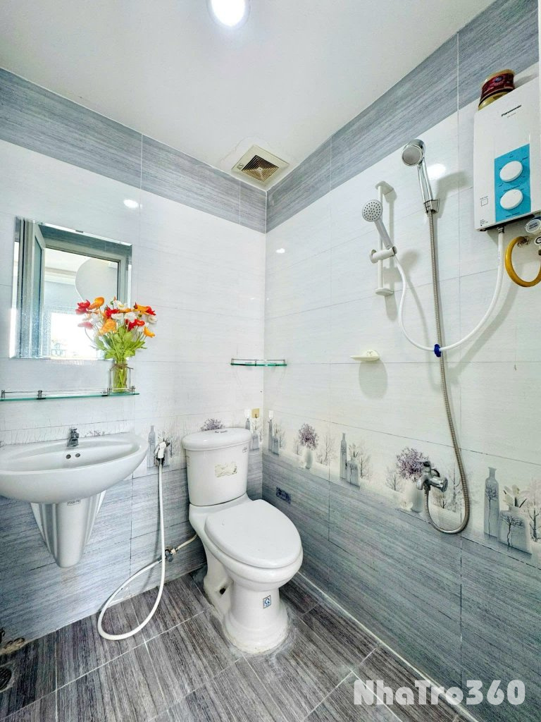 Cho thuê căn hộ ban công, Q1, Đường Nguyễn Văn Cừ, gần ĐH Sài Gòn, ĐH Sư Phạm, Cầu Nguyễn Văn Cừ