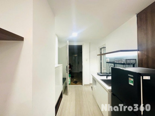 Studio ban công tách bếp - full nội thất hiện đại ngay trung tâm quận 1