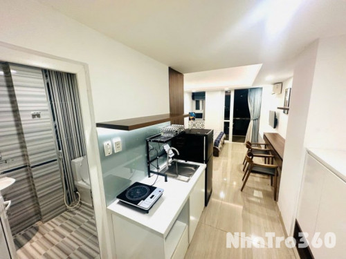 Studio ban công tách bếp - full nội thất hiện đại ngay trung tâm quận 1