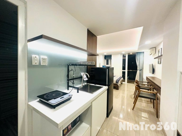 Studio ban công tách bếp - full nội thất hiện đại ngay trung tâm quận 1