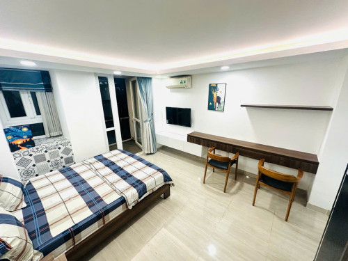 Studio ban công tách bếp - full nội thất hiện đại ngay trung tâm quận 1