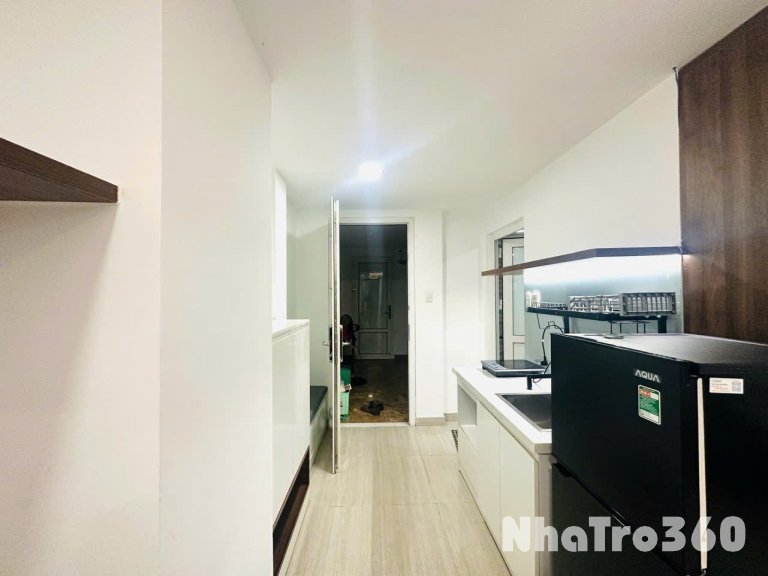 Studio ban công tách bếp - full nội thất hiện đại ngay trung tâm quận 1