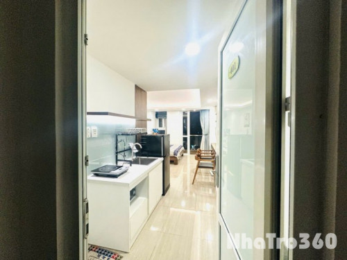 Studio ban công tách bếp - full nội thất hiện đại ngay trung tâm quận 1