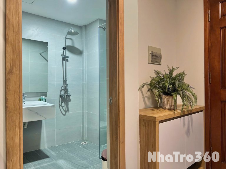 Cho thuê căn hộ ban công, Q1, Đường Trần Đình Xu, gần Công Viên 23/9, Công Viên Tao Đàn, Cầu Ông Lãnh