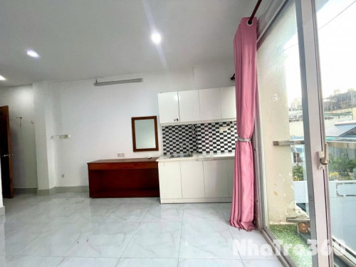 CĂN HỘ BAN CÔNG FULL NỘI THẤT QUẬN 1 GẦN CẦU ÔNG LÃNH