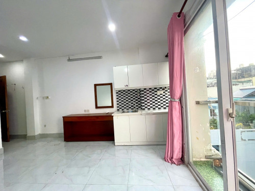 CĂN HỘ BAN CÔNG FULL NỘI THẤT QUẬN 1 GẦN CẦU ÔNG LÃNH