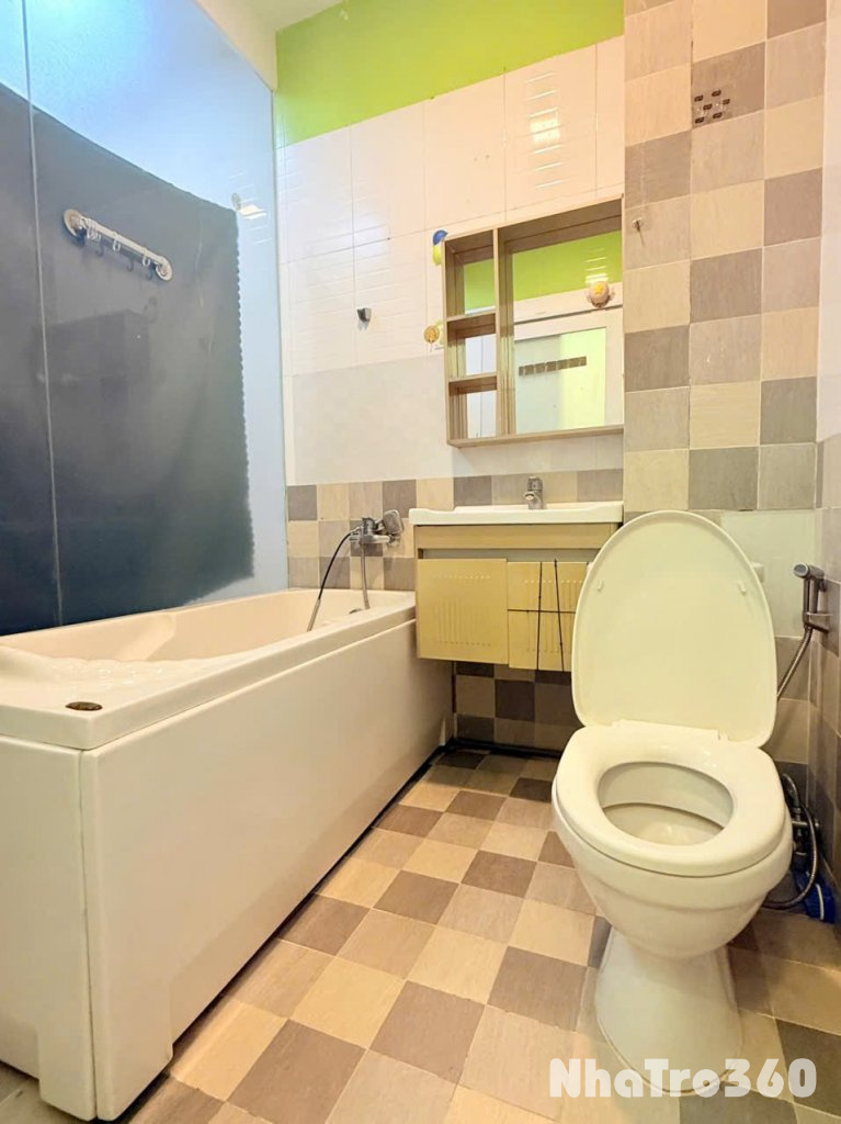 Cho thuê căn hộ tách bếp, Q8, Đường Phạm Thị Tánh, gần ĐH Kinh Tế (csB và csN), CV Tạ Quang Bửu, cầu Chánh Hưng