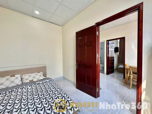 Căn hộ dịch vụ 2PN - cửa sổ thoáng  ngay cầu Bông, cách công viên Lê Văn Tám chỉ vài trăm mét, gần chợ Tân Định.