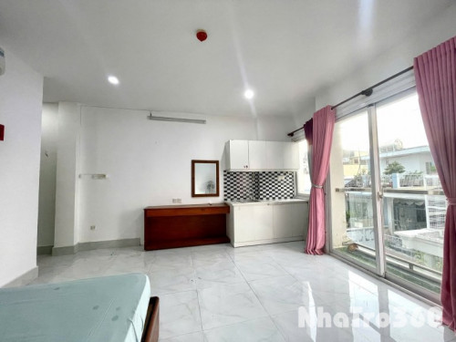 CĂN HỘ BAN CÔNG FULL NỘI THẤT QUẬN 1 GẦN CẦU ÔNG LÃNH