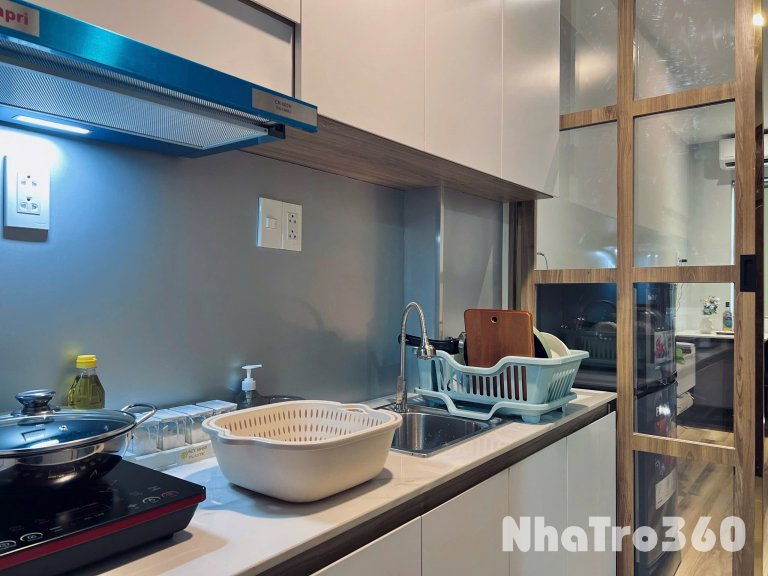 Cho thuê căn hộ ban công, Q1, Đường Trần Đình Xu, gần Công Viên 23/9, Công Viên Tao Đàn, Cầu Ông Lãnh