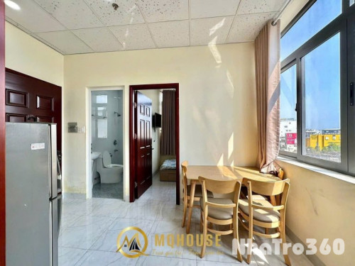 Căn hộ dịch vụ 2PN - cửa sổ thoáng  ngay cầu Bông, cách công viên Lê Văn Tám chỉ vài trăm mét, gần chợ Tân Định.