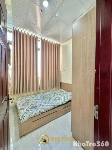 Căn hộ dịch vụ 2PN - cửa sổ thoáng  ngay cầu Bông, cách công viên Lê Văn Tám chỉ vài trăm mét, gần chợ Tân Định.