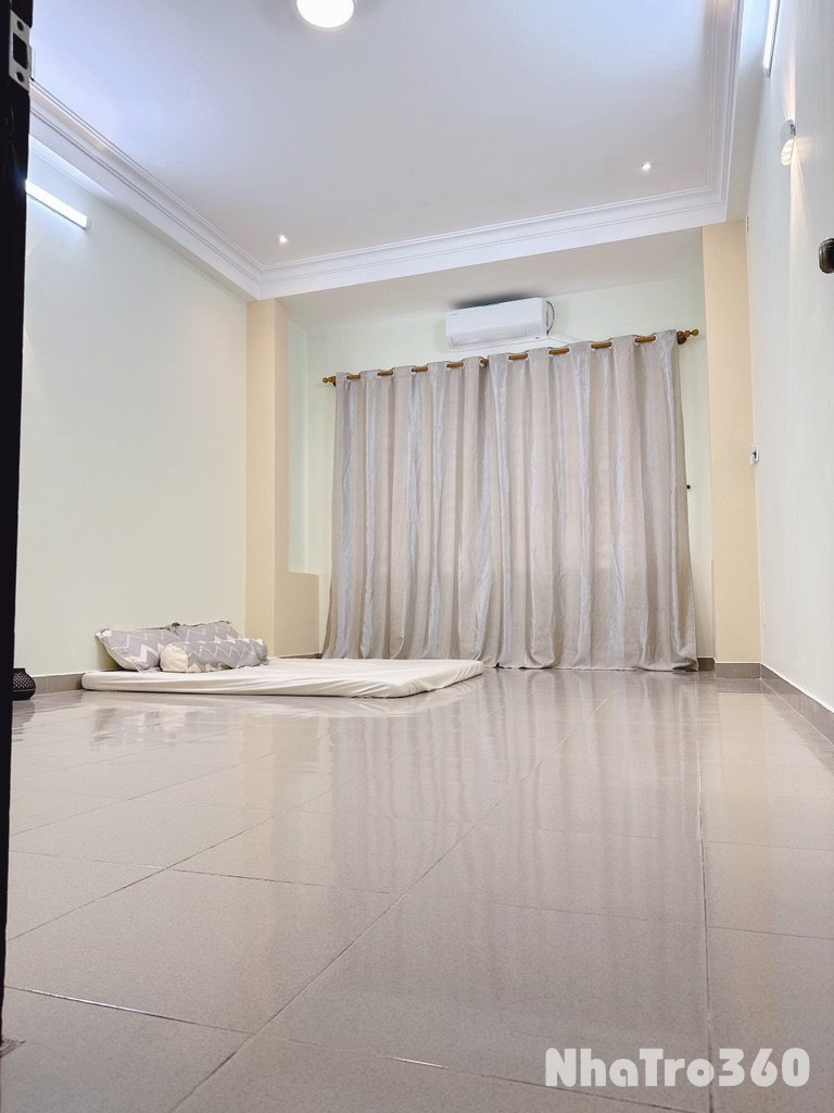 Nhà riêng , phòng mới sơn sửa