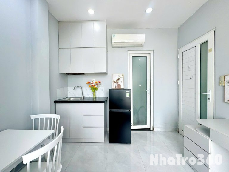 Cho thuê căn hộ ban công, Q1, Đường Nguyễn Văn Cừ, gần ĐH Sài Gòn, ĐH Sư Phạm, Cầu Nguyễn Văn Cừ