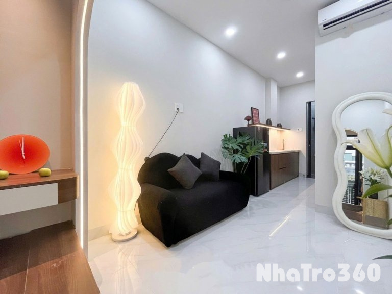 Full nội thất, ban công, tự do, mới