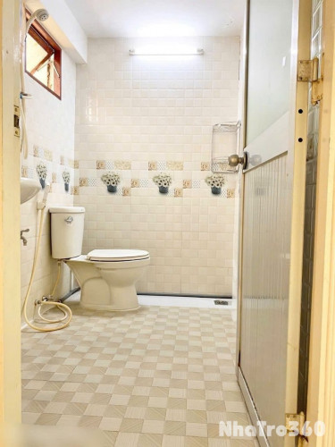 Studio ban công - cửa sổ lớn ngay Vạn Hạnh Mall quận 10