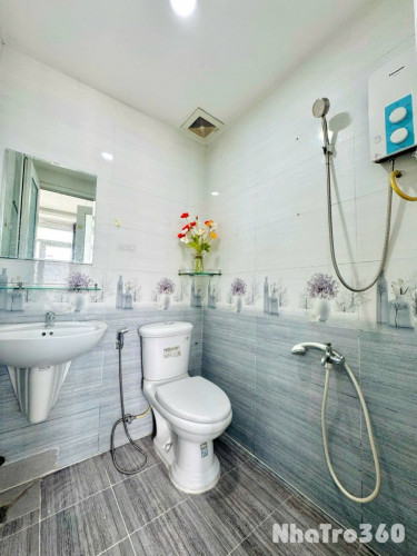 Cho thuê căn hộ ban công, Q1, Đường Nguyễn Văn Cừ, gần ĐH Sài Gòn, ĐH Sư Phạm, Cầu Nguyễn Văn Cừ