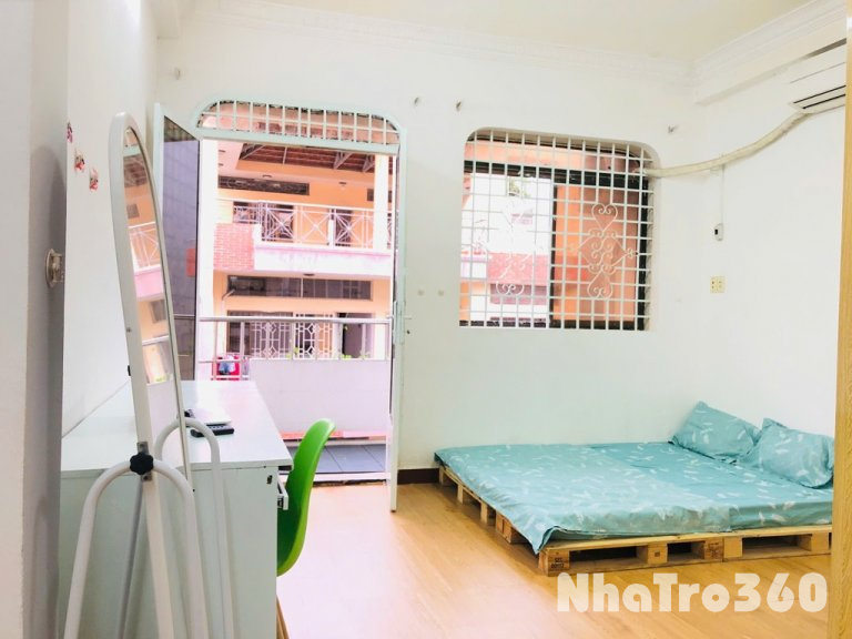 Full nội thất, cửa sổ, ban công, giờ giấc tự do